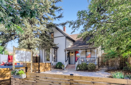 Lyons House | The Pride of Lyons- Luxury 3 BR on Main Street