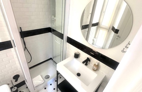 Esquilino Apartment | The Prince Suite: Renovated 3-bedroom/2-bathroom in Central Rome With AC
