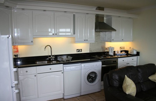 Shanklin Apartment | The Priory - decking, sea views, free wifi + parking