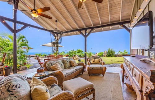 Kailua-Kona House | The “Promise Tree” is a great family gathering place in Kailua Kona!
