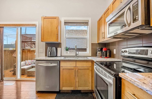 Tuxedo Park House | The Prosecco DTCalgary YYCAirport > 15min