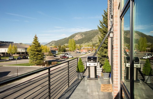 Jackson Hole Condo | The Pulse of Jackson Hole, Town Square Luxury