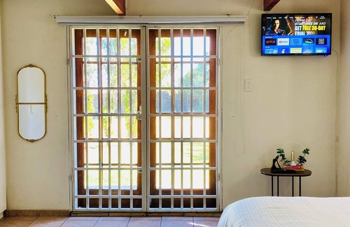 Ekurhuleni Bed & Breakfast | The Q’s Guest suite