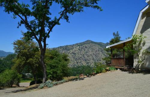 Three Rivers House | The Quail's Nest
