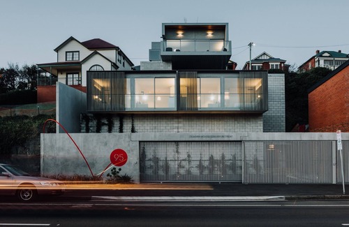 Hobart Central Business District Apartment | The Quarry House Luxury Retreat (Alcorso suite)