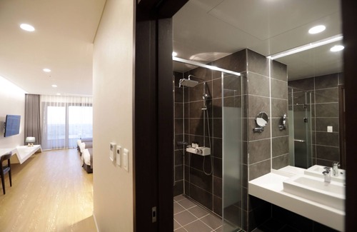Seogwipo City Hotel | The Qube Resort Jeju