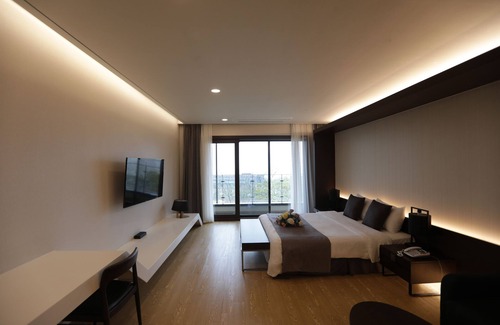 Seogwipo City Hotel | The Qube Resort Jeju