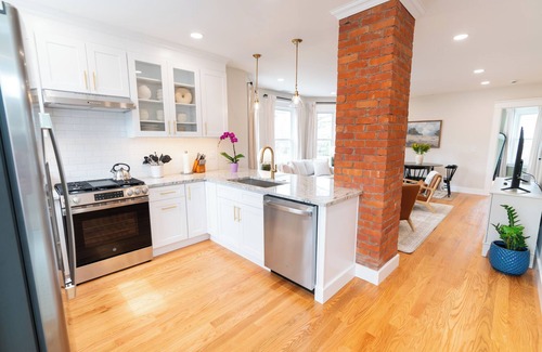 West New Haven Apartment | The Queen Anne: Spacious New Haven Retreat, Close to Yale & Downtown