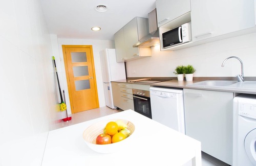 El Cabanyal Apartment | "The QUEEN" New, fancy and relaxing. Beach & WIFI
