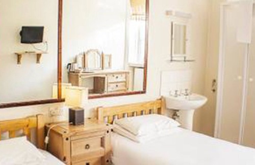 Brighton City Centre Hotel | The Queensbury Hotel