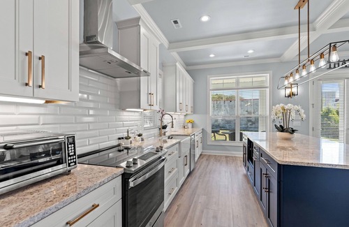 Atlantic Beach House | The Quiet Storm - Walk to Beach - 4BR/3BA - 3 Living Areas