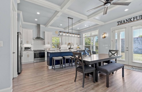 Atlantic Beach House | The Quiet Storm - Walk to Beach - 4BR/3BA - 3 Living Areas