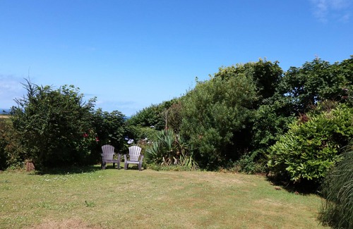 Lower Boscaswell Cottage | THE QUILLET, character holiday cottage, with a garden in Pendeen
