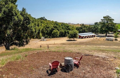 Paso Robles House | The Quintessential Barn at Farm Blanc Et Rouge