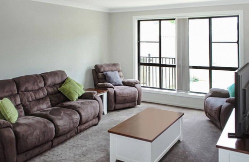 North Tamworth Apartment | The 'Quintet' - Comfort & value