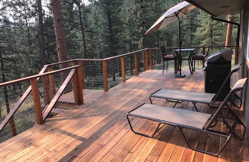 Bailey House | THE RÛSTIC MTN HOUSE 4B 3BA Cal Spas Hot Tub 2.5 Acres Private 🌲