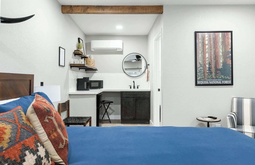 Three Rivers Hotel | The Rae Sequoia Motel RM5