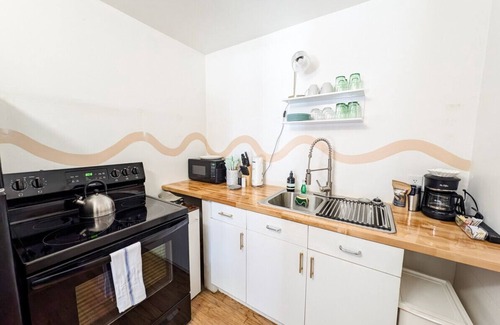 Columbia Apartment | The Rainbow Room | 1 BR 1 BA Studio Apartment