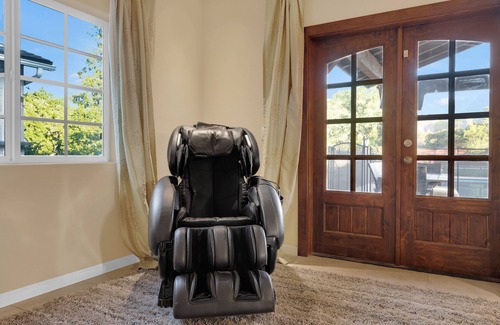 El Cajon House | The Ranch House at Rockin’ View Ranch-Luxury Hideaway with Pool, Spa & Animals!