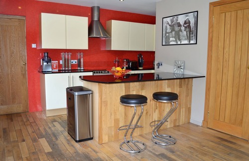 Dunoon House | The Ranch Lodge, near Dunoon, pet friendly, sleeps 8 with out-door hot-tub
