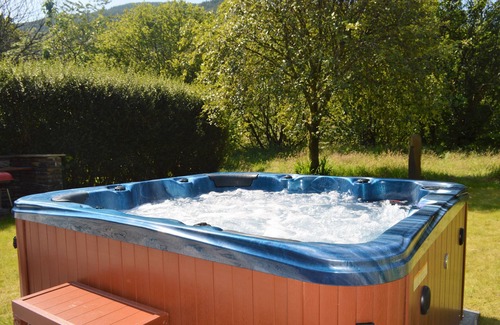 Dunoon House | The Ranch Lodge, near Dunoon, pet friendly, sleeps 8 with out-door hot-tub