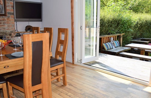 Dunoon House | The Ranch Lodge, near Dunoon, pet friendly, sleeps 8 with out-door hot-tub