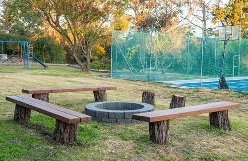 Stanthorpe House | The Ranch-pool Table, Table Tennis, Firepit, Piano