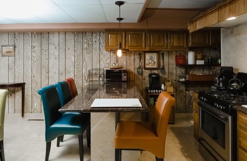 Hill County House | THE RANCH ROOM - Mountain Lakeview Lodge ~ Enjoy your stay!