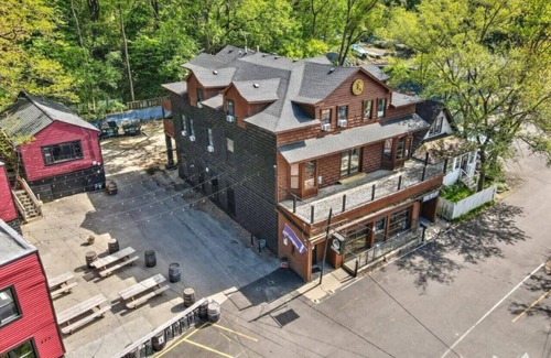 Fox Lake Apartment | The Randolph Hotel Apt 405
