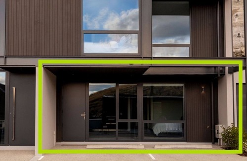 Queenstown Apartment | The Rata Apartment - Ground Floor - Private Entrance