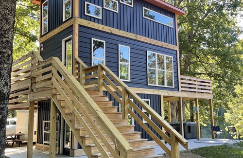 Flintstone Cabin | The Raven Cabin at Bird Hollow, 10 miles from Chattanooga, New Build
