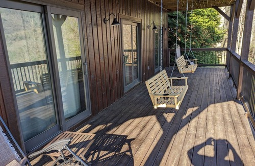 Butler Ski Chalet | The Raven Mountain Lake House