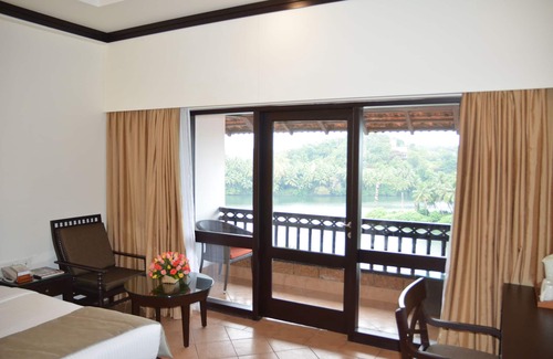 Azhinjilam Resort | The Raviz Kadavu
