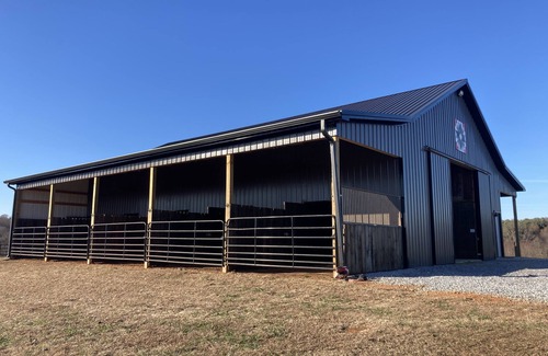 Taylorsville House | The Red Pony Inn. Farm friendly barn with a cozy apartment and beautiful scenery