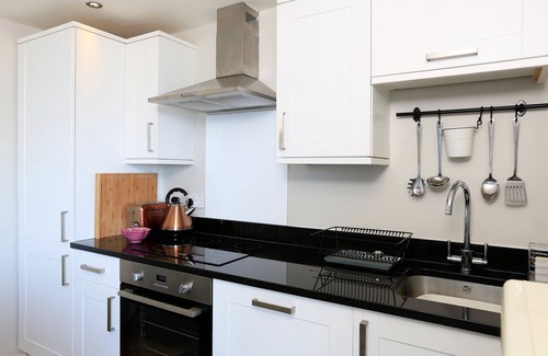 Chillington Cottage | THE REACH, pet friendly, with a garden in Hallsands