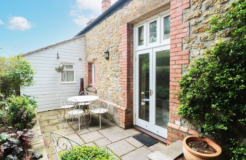 Hinton St. George House | THE READING ROOM, pet friendly, with open fire in Hinton St George