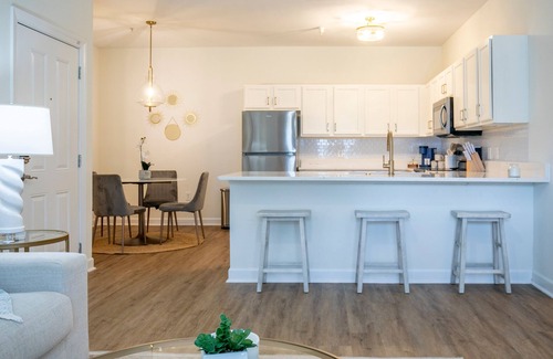 Oxford House | The Rebel Roze, 2BR Condo by Velvet Ditch Villas