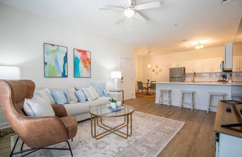 Oxford House | The Rebel Roze, 2BR Condo by Velvet Ditch Villas