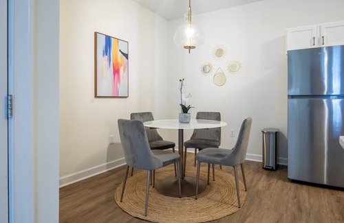 Oxford House | The Rebel Roze, 2BR Condo by Velvet Ditch Villas