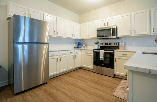 Oxford House | The Rebel Roze, 2BR Condo by Velvet Ditch Villas