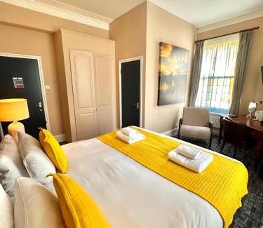 South Richmond Hotel | The Red Cow - Guest House