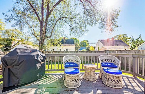 Annapolis Cottage | The Red Door Cottage in Eastport - Pet-Friendly!