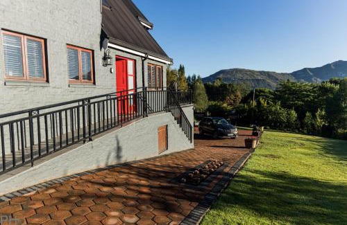 Clarens House | The Red Door