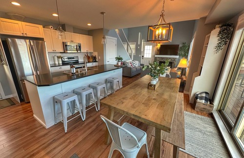 Central Okanagan Cottage | The Red Haus stunning lakeview home on Okanagan Lake, W Kelowna, La Casa Resort.
