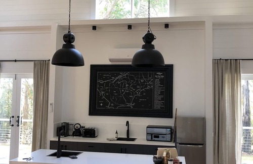 Main Ridge House | The Red Hill Barn is a boutique accommodation nestled within the gum trees.