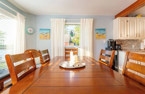 Chester House | The Red Horseshoe Retreat with HOT TUB