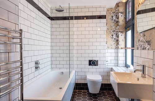 Leytonstone Hotel | The Red Lion