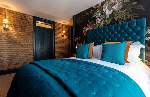 Leytonstone Hotel | The Red Lion