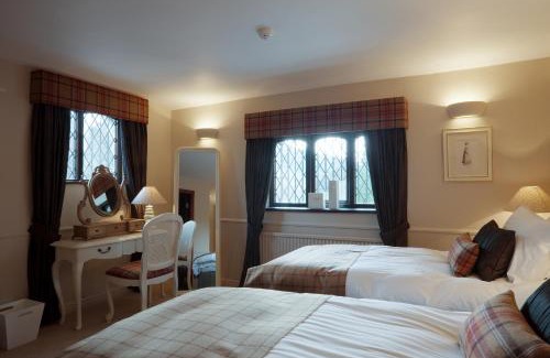 Bury Hotel | The Red Lion Hawkshaw