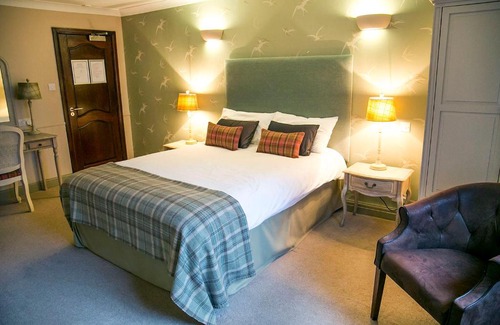 Bury Hotel | The Red Lion Hawkshaw